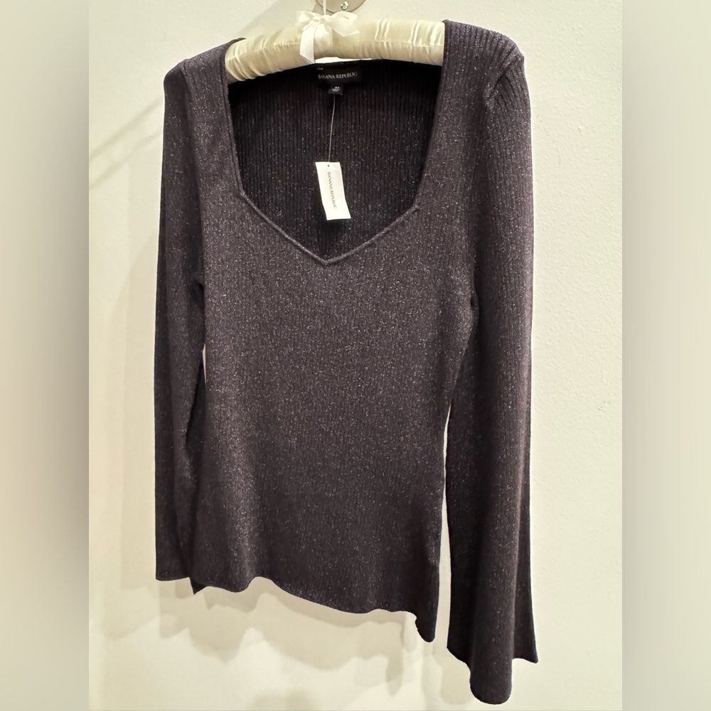 Banana Republic Ribbed Long Sleeve Knit Sweater. NWT. Size  Medium